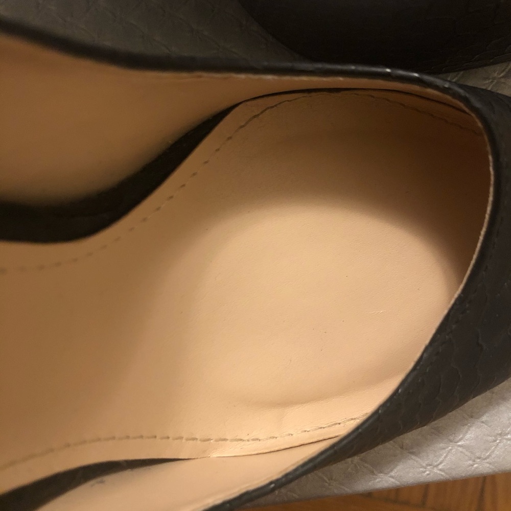 Heels, Pumps - Picture 3 of 4